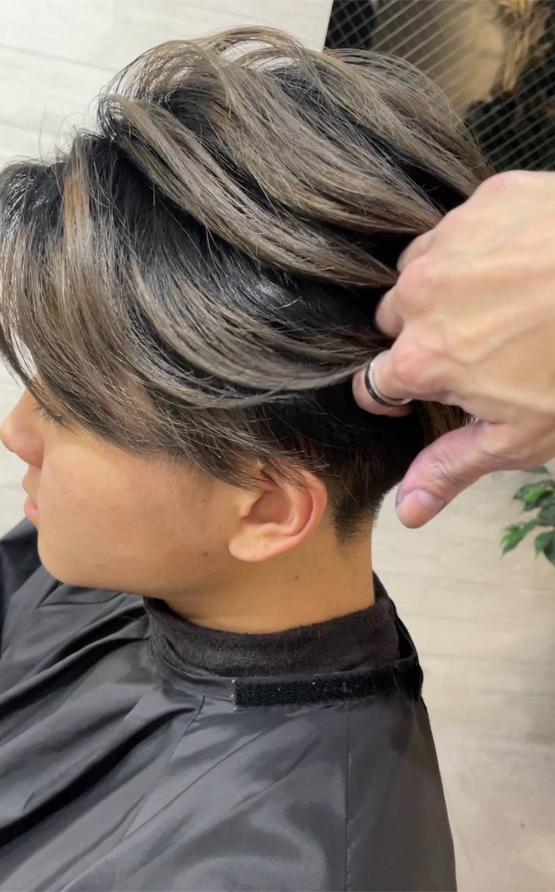 メンズのショートヘアでもバレイヤージュでコントラストの効いたグレージュカラーに！自由が丘ブリーチカラー美容室wezer/ANNDER