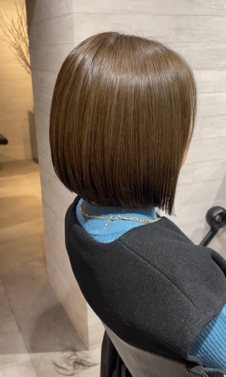 深みのあるオリーブグレージュでつくる、大人の前下がりボブ！自由が丘美容室ANNDER東京